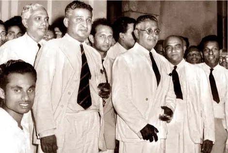  ?? ?? Dudley Senanayake (left) with Sir John Kotelawala. Pic cousrtesy senanayake­family.org