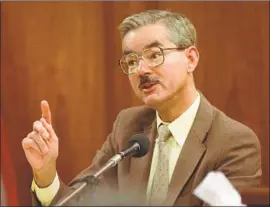  ?? Nick Ut Associated Pres ?? DR. WILLIAM VICARY testifies during the penalty phase of Lyle and Erik Menendez’s double-murder trial in a Van Nuys courthouse in 1996.