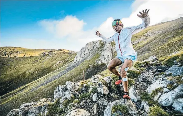  ?? ORIOL BATISTA ?? Mira Rai entrenándo­se por las montañas del Cadí-Moixeró, donde el pasado septiembre se disputaron las pruebas de la Ultra Pirineu