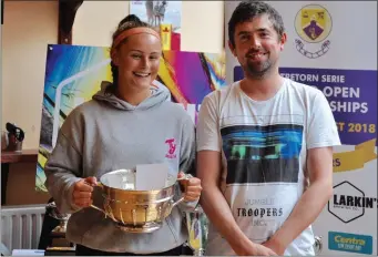  ??  ?? Ladies Championsh­ip Singles (left) Winner: Ellie Murphy with sponsor Nick Fahy from Larkins Brewing Company. The runner up was Jennifer Timotin (not in photo).