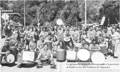  ??  ?? La agrupación Awkan Kuyen representó a la provincia de Biobío en los Mil Tambores de Valparaíso.