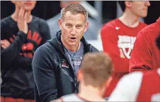  ?? USA Today Sports - Jordan Prather ?? Alabama coach Nate Oats talks to his players during practice Thursday.