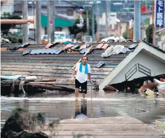  ?? ISSEI KATO/REUTERS ?? Chuvas. Casas e ruas ficaram destruídas e submersas com as enchentes no Japão