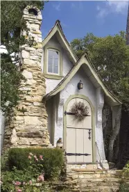  ??  ?? FAR RIGHT Builder Hugh Comstock called his own house in Carmel “Hansel.”