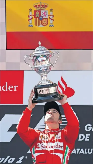  ??  ?? Fernando Alonso celebra la victoria en el GP de España de 2013, su último triunfo como piloto de F1.