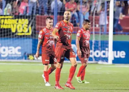  ?? GRACIELA SOLÍS ?? Álvaro Saborío (9) anotó dos tantos en el juego de ida de la final de la Liga de Ascenso.