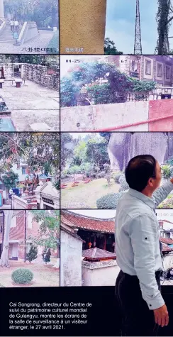  ??  ?? Cai Songrong, directeur du Centre de suivi du patrimoine culturel mondial de Gulangyu, montre les écrans de la salle de surveillan­ce à un visiteur étranger, le 27 avril 2021.