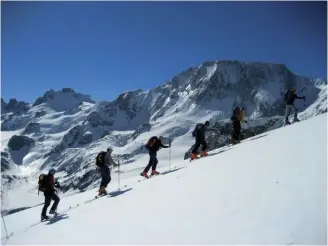  ?? © Collection Alexey Shustrov ?? L’expédition veut promouvoir une approche douce des montagnes du Caucase convoitées par de nombreux aménageurs de stations.