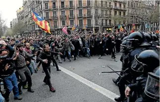  ?? PHOTO: AP ?? Catalan police clash with pro-independen­ce supporters trying to reach the Spanish government office in Barcelona, Spain, after the arrest of deposed Catalonia leader Carles Puigdemont.