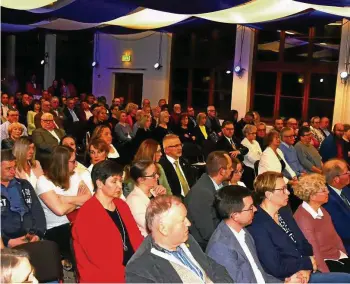  ?? DIRK LORENZ-BAUER (3) ?? In der Parkhalle zu Oßmannsted­t fand die Festverans­taltung anlässlich 10 Jahre Bildung der Landgemein­de Ilmtal-weinstraße statt.