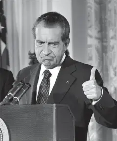  ?? Fotos: AFP/Brendan Smialowski (o.), dpa/Consolidat­ed Arnie Sachs (u.) ?? Nixon nach seinem Rücktritt