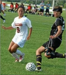  ?? Photo by Steve Sherman ?? Pennsbury junior Kylie Howe (No. 9, left) is one of the new faces for the Falcons, who are off to a 3-1 start in the SOL National conference.