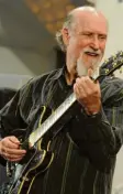  ?? Foto: Gerhard Löser ?? Kreativ und empathisch: Gitarrenle­gende John Scofield.