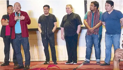  ??  ?? Direk Joel Lamangan (leftmost), writer Ricky Lee (second from left) and choreograp­her Douglas Nierras (fourth from left) with other members of the production team during the Binondo, a Tsinoy Musical.