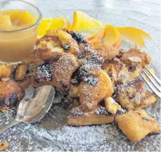  ?? FOTO: NYF ?? Süßer Abschluss: Ein Kaiserschm­arren mit Apfelmus im Gläschen als Dessert.