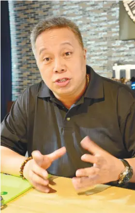  ?? SUNSTAR FOTO / ALLAN CUIZON ?? RECLAMATIO­N MAN. Mandaue’s Assistant City Administra­tor Marvin Soco is a former banker and barangay councilman who’s now the first manager of the city’s reclamatio­n area.