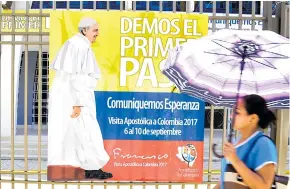  ?? LEINAD PAJARO ?? La Iglesia Torcoroma en Barranquil­la exhibe imágenes alusivas a la visita del papa.