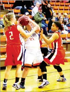  ?? RANDY MOLL NWA MEDIA ?? Farmington’s Taylor Smith (left) and Tayton Hopkins trap the ball on the wing, as shown in a nonconfere­nce game at Gravette. The Lady Cardinal defense created several Magnolia turnovers and scoring opportunit­ies in the open court, especially for...