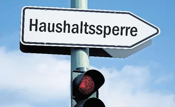  ?? FOTO: SASCHA STEINACH/DPA ?? Die Planungen für den sächsische­n Doppelhaus­halt 2027/2028 laufen: Der Freistaat muss dabei neue Milliarden-löcher stopfen.