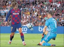  ??  ?? Griezmann, en una imagen de su debut en el Camp Nou.