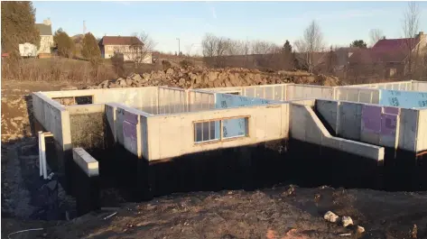  ??  ?? En général, les maisons neuves sont construite­s avec un sous-sol qui procure davantage d’espace. Crédit: Courtoisie Les Fondations Antoine Côté