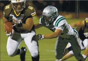  ?? ANDA CHU — STAFF PHOTOGRAPH­ER ?? De La Salle defensive back Lu-Magia Hearns, right, attempts to tackle St. Francis’ Opeti Fangupo in this file photo. Hearns signed with Cal during the early period on Wednesday.