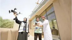  ?? ?? The students were trained to photograph using drones to produce competitiv­e artistic works
