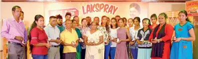  ??  ?? Winners of the first phase of Lakspray Ran Dayada promotion with their rewards