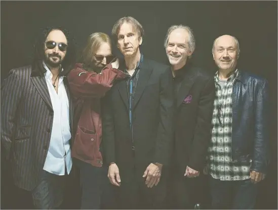  ?? Brian van der Brug Los Angeles Times ?? MUDCRUTCH MEMBERS Mike Campbell, left, Tom Petty, Tom Leadon, Benmont Tench and Randall Marsh. They’re different from the Heartbreak­ers, Tench says.