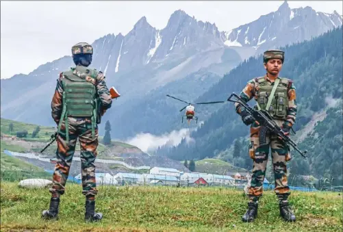  ?? KO Photo, Abid Bhat ?? A military chopper carrying injured people approaches the highly fortified Baltal Base camp in Ganderbal district on Saturday.