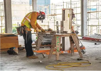  ?? JARROD VALLIERE U-T ?? Work continued Monday on the six-story office building, named Twenty by Six, at 401 B St. in downtown San Diego. Constructi­on started in November and it is expected to be finished by spring.