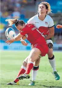  ?? WILLIAM WEST/AFP/GETTY IMAGES ?? Canada’s Julia Greenshiel­ds gets the worst of a run-in with England’s Abigail Brown in Sunday’s 24-19 rugby sevens defeat.