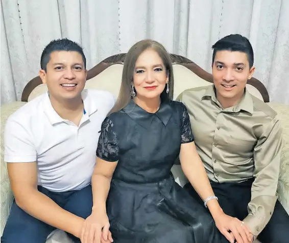  ?? FOTOS: CORTESÍA: FAMILIA ?? José Jesús
Alarcón Chacón, Irma Chacón Mendoza y Luis Ángel Alarcón Chacón.