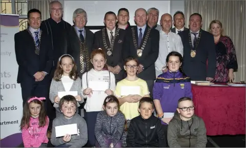  ??  ?? Local councillor­s with children who won category awards in the art competitio­n coincidein­g with Residents’ Day.