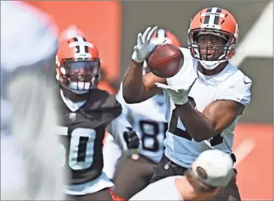  ?? Ken Blaze-USA TODAY Sports ?? Cleveland Browns running back Nick Chubb catches a pass during training camp at CrossCount­ry Mortgage Campus.