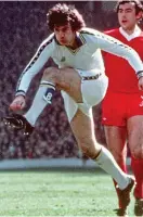  ?? REX ?? Let fly: Leeds legend Lorimer