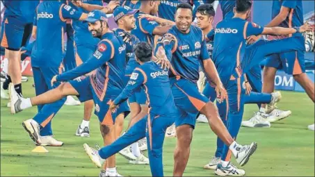  ?? PTI ?? Mumbai Indians cricketers warm up during a training session in Hyderabad on Wednesday.