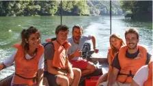  ??  ?? Balade sur le lac Matka avec d’autres jeunes en SVE.