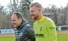  ?? Foto: Roland Furthmair ?? FVI-Trainer Holger Bachthaler (links) muss künftig auf seinen Torhüter Felix Thiel verzichten. Der verlässt den Verein im Sommer.