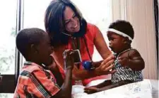  ?? Washington Post ?? Silvia Fajardo Hiriart, medical coordinato­r, assesses 9-month-old Taylor Moore for potential developmen­tal delays as her brother Marion watches.