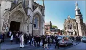  ?? (Photo PQR/La Voix du Nord) ?? Près de mille personnes étaient présentes, en soutien à la famille.