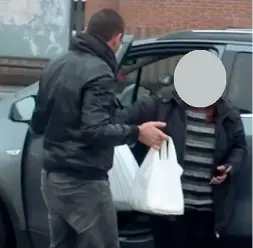  ??  ?? La spesa A Santina «Lella» Mamone, 54 anni, di Bergamo, vengono contestati cinque episodi di corruzione, di cui una continuata. Avrebbe ricevuto ricariche telefonich­e, benzina, gomme per l’auto, un tappetino per il cane e cibo, in cambio di esami più...