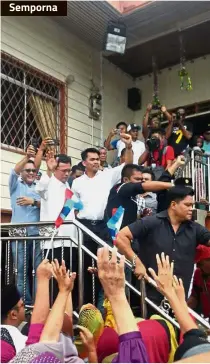  ??  ?? No access yet: Shafie’s houses in Kota Kinabalu (left) and in Semporna (right) where he is shown with his supporters after his resignatio­n from Umno.