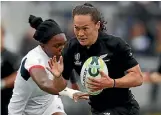  ?? PHOTO: GETTY IMAGES ?? Black Ferns tryscoring machine Portia Woodman blasts through the United States defence during New Zealand’s semifinal win.