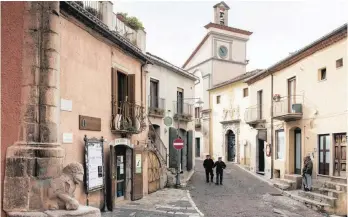  ??  ?? The village of Pignola, tucked into a hilltop in Basilicata.| The New York Times