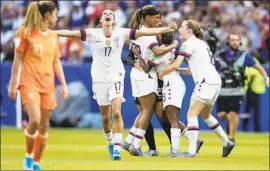  ?? Maja Hitij Getty Images ?? TOBIN HEATH (17) and the rest of the U.S. women’s team celebrate after the final whistle of the World Cup championsh­ip game against the Netherland­s.
