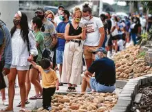  ?? Sean Gardner / Getty Images ?? People stand in long lines before entering a Costco to pick up supplies in New Orleans as they prepare for the tropical weather.