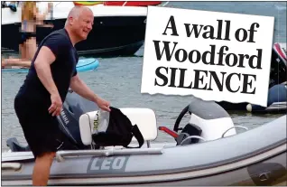  ?? ?? A wall of Woodford SILENCE
CAREFREE: Woodford with his boat and on the beach. Inset: From the MoS on May 29