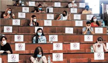  ?? CECILIA FABIANO/LAPRESSE ?? Some universiti­es have strict public health measures in place, such as small class sizes. Above, students Sept. 3 in Rome.