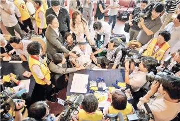  ?? — AFP photo ?? Participan­t Ahn Jong-ho speaks to reporters as he arrives at a hotel and gathering point ahead of the inter-Korean family reunion in Sokcho.